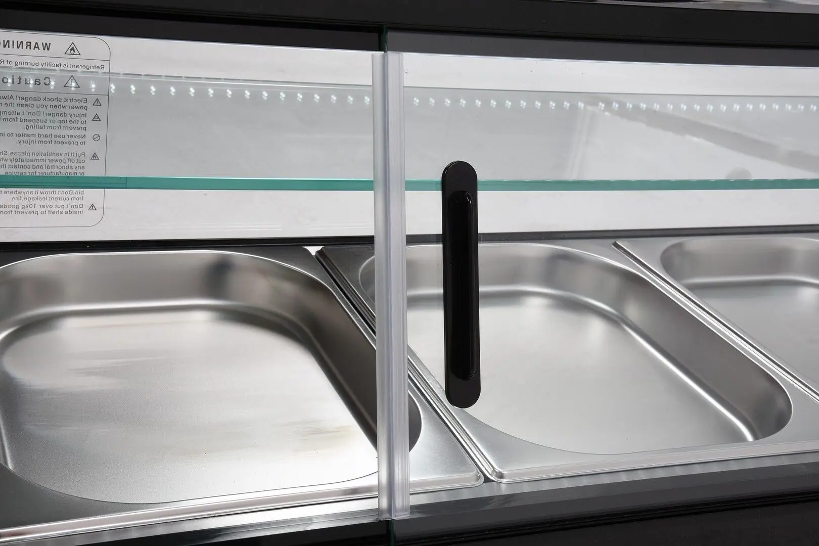 Холодильная витрина Yatogastro YG-05007 (Black/Inox)