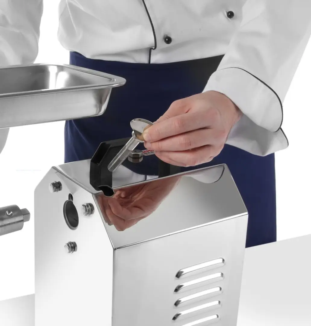 Masina de tocat carne Hendi Profi Line 12 210772 (Inox)