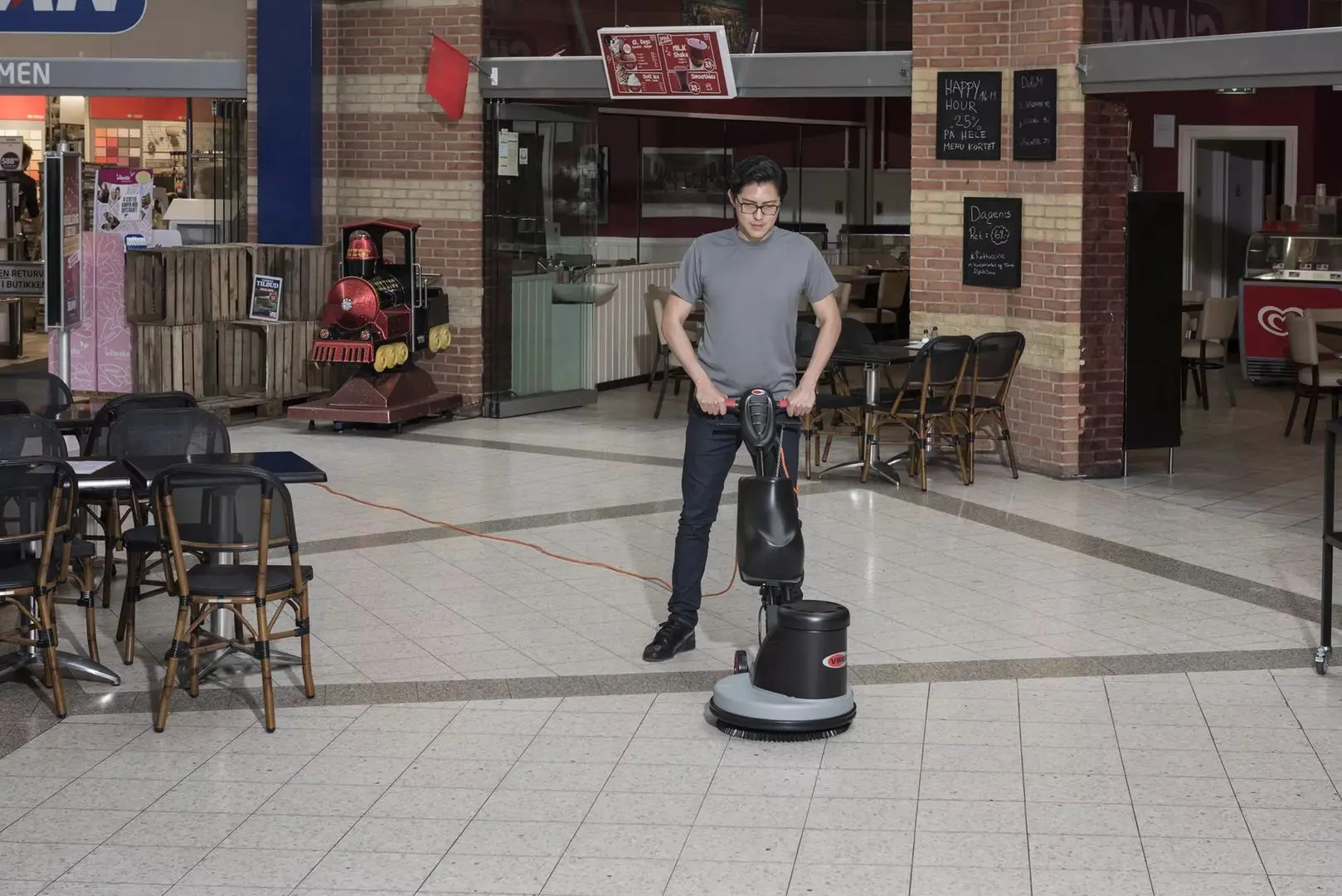 Поломоечная машина Nilfisk Viper DS350-EU (Black/Grey)