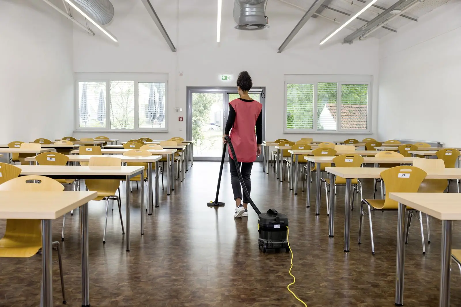 Профессиональный пылесос Karcher T 11/1 Classic Re!Plast Anniversary Edition (Black/Yellow)