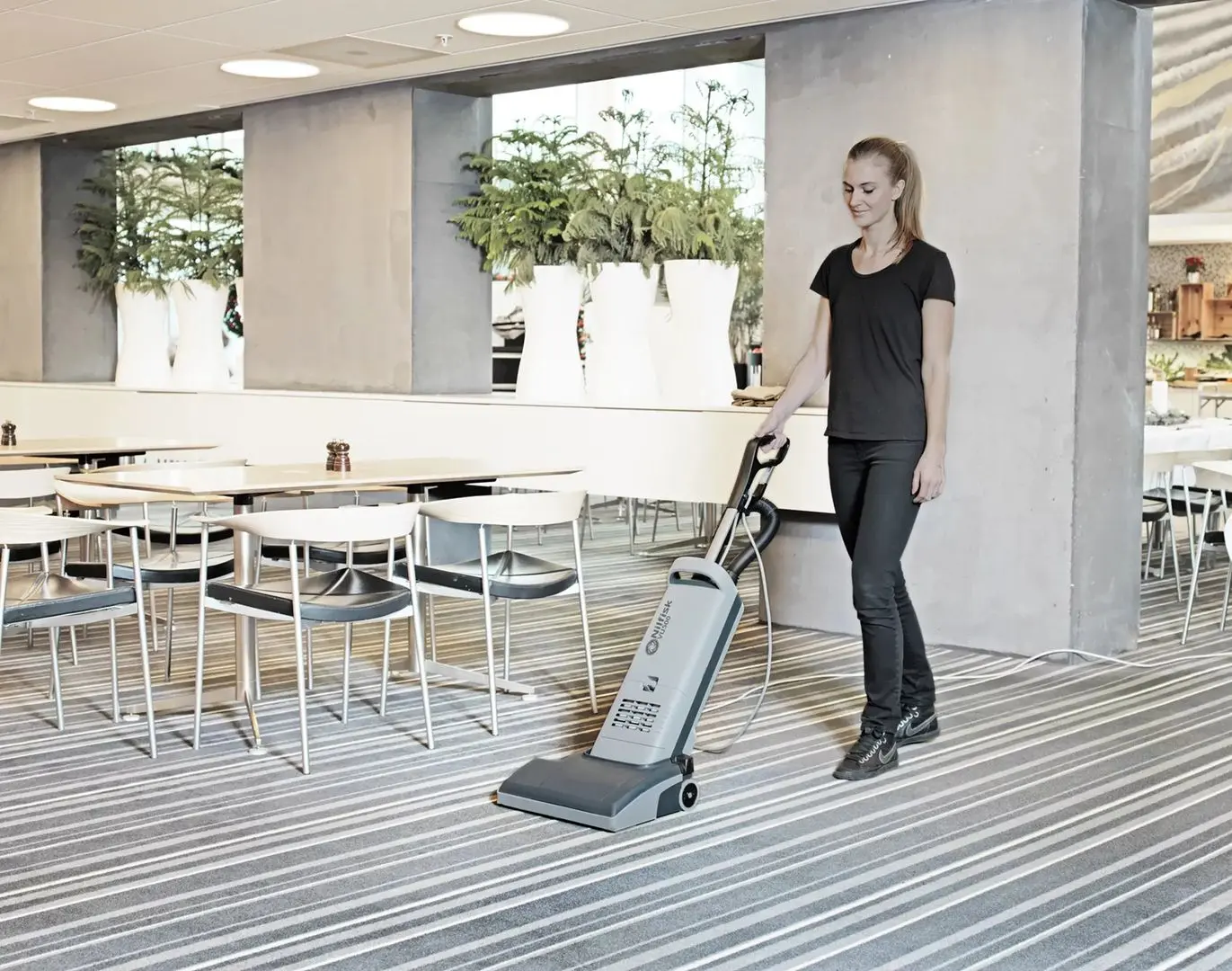 Профессиональный пылесос Nilfisk VU500 15 (Grey)