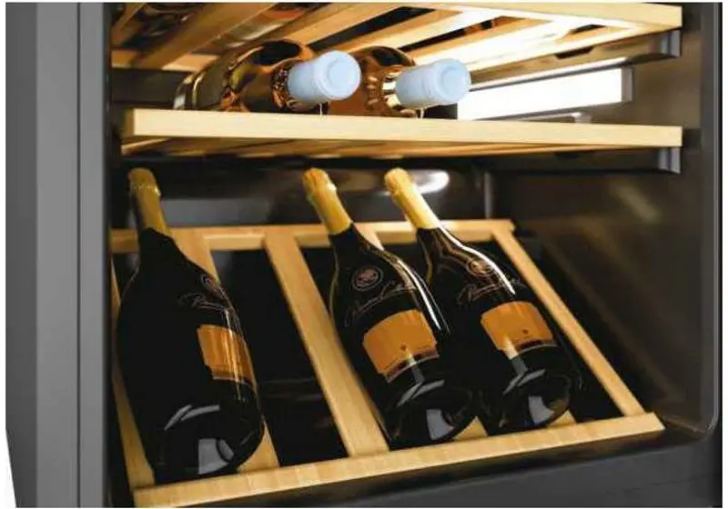 Vitrina de vinuri Candy CWC 200 EELW/N (Black)