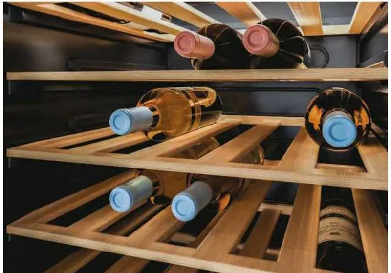 Vitrina de vinuri Candy CWC 200 EELW/N (Black)