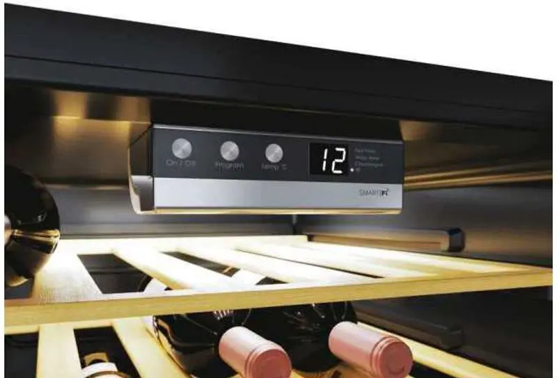 Vitrina de vinuri Candy CWC 200 EELW/N (Black)