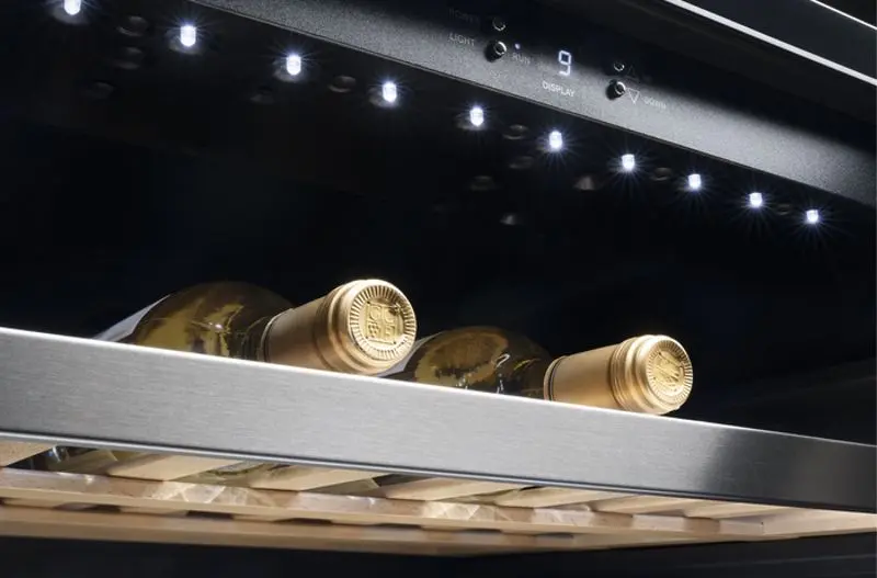 Vitrină de vinuri încorporabilă Electrolux ERW1573AOA (Black) - 4