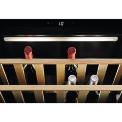 Vitrina de vinuri incorporabila Electrolux KBW5X (Black) Thumb