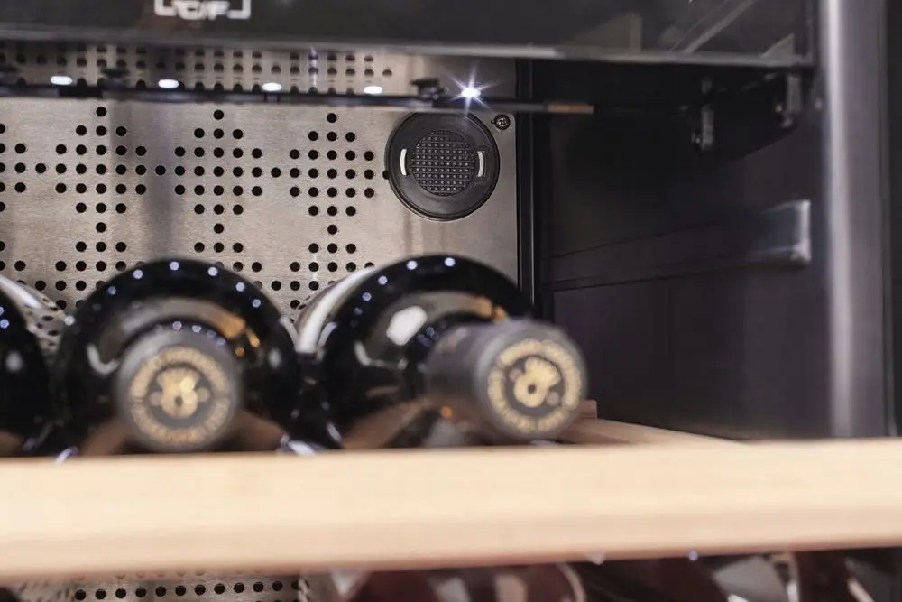 Встраиваемый винный шкаф Hoover HWCB 45 (Black) - 4