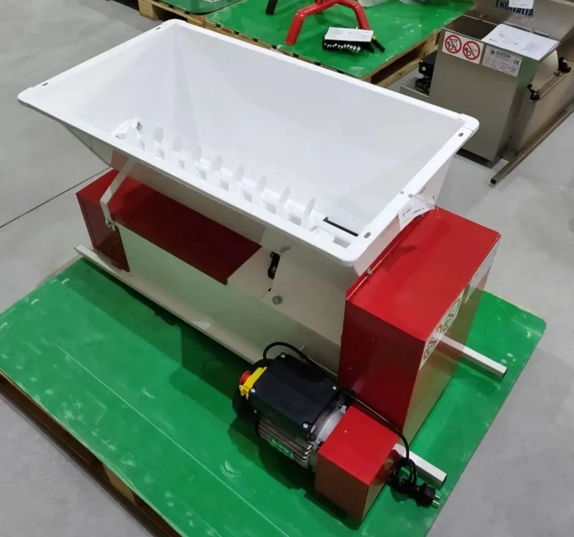 Zdrobitor de struguri electric Enoitalia Eno 15 M (Ferro)