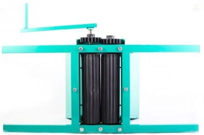 Zdrobitor de struguri manual Micul Fermier GF-0898