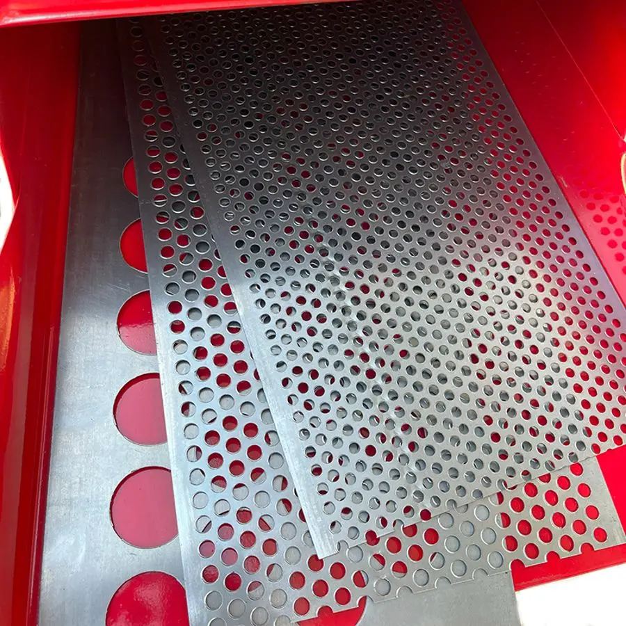 Измельчитель кормов Demetra DM-400-24BD