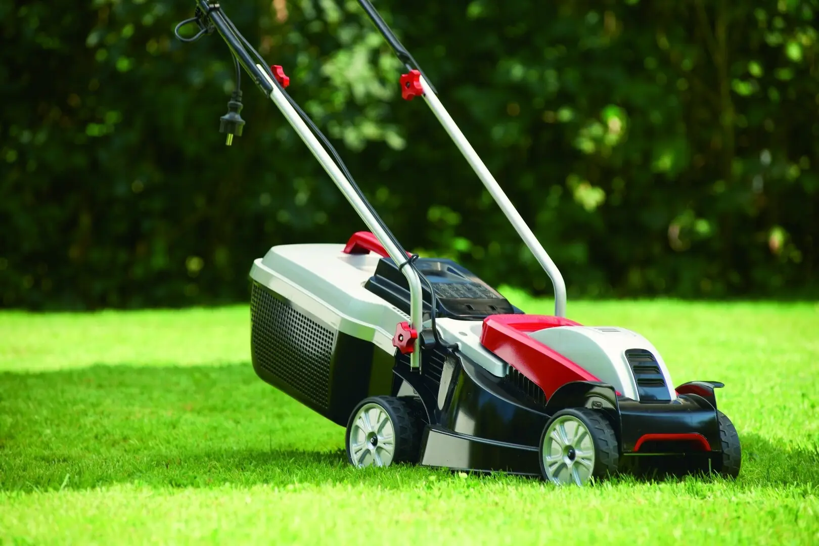 Masina electrica de tuns iarba Al-Ko Classic 3.82SE (Black/Red)