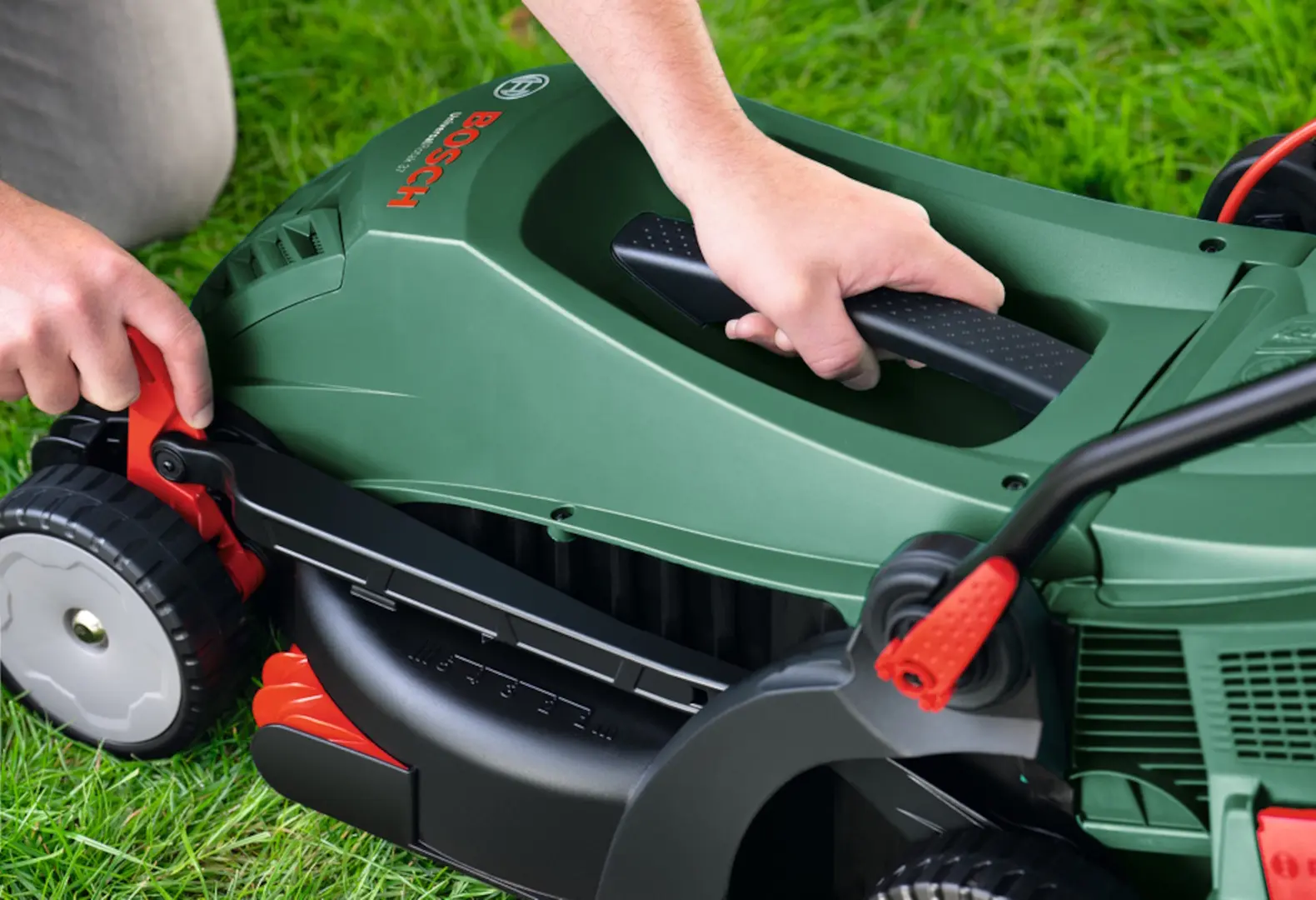 Masina de tuns iarba electrica Bosch UniversalRotak 37-555 (06008A6501)