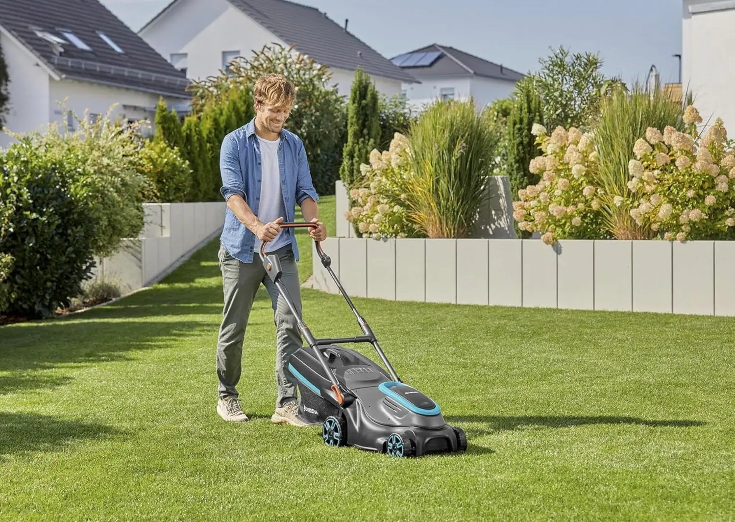 Аккумуляторная газонокосилка Gardena PowerMax 37/36V P4A Set (Black/Blue) - 3