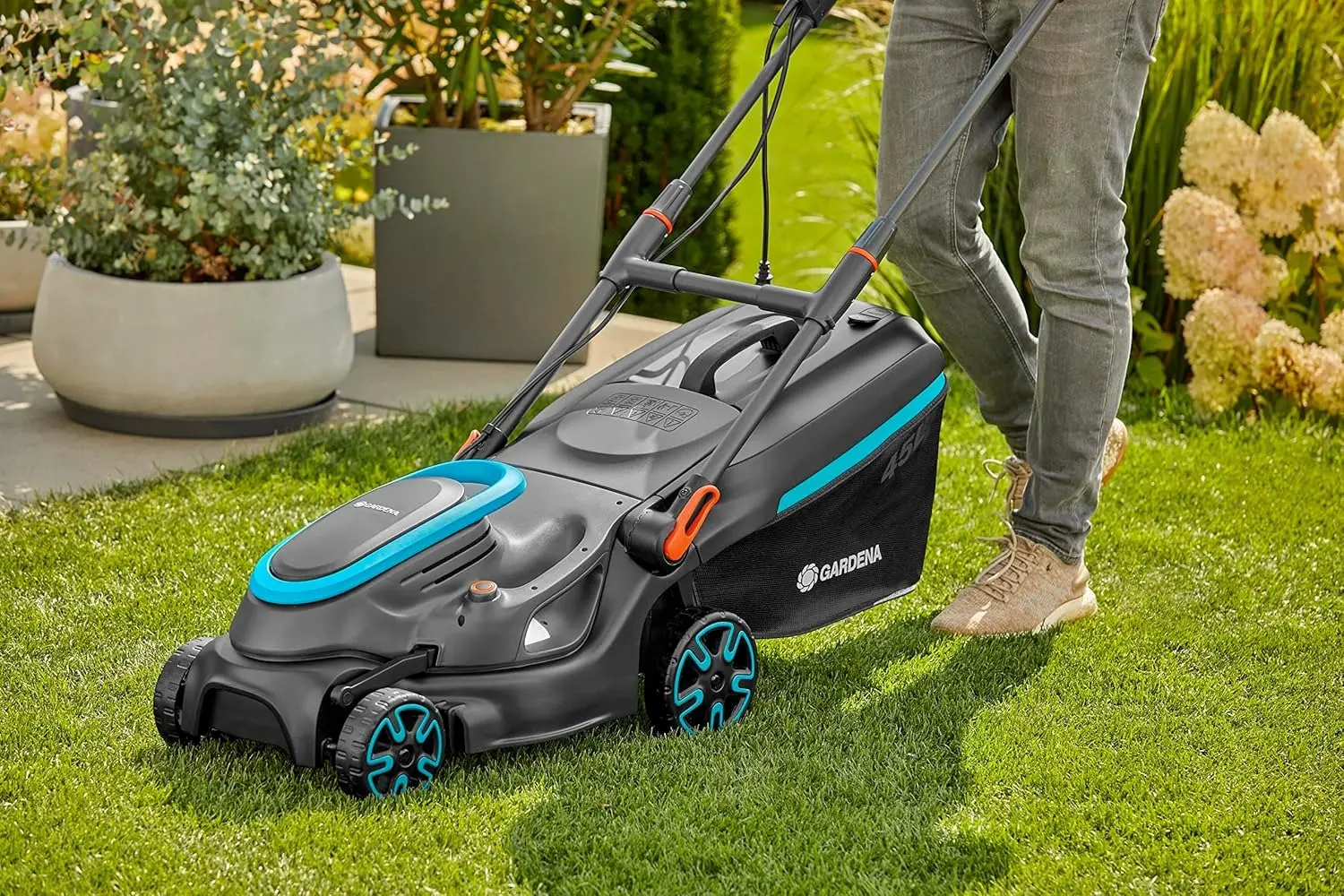 Masina electrica de tuns iarba Gardena PowerMax 37/1800 G2 (Black/Blue)