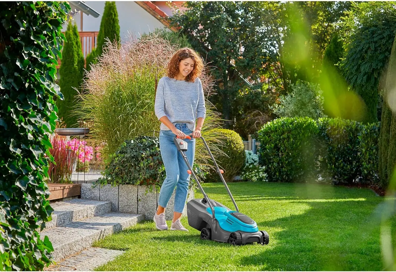 Электрическая газонокосилка Gardena PowerMax P4A (Black/Blue)