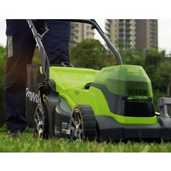 Аккумуляторная газонокосилка GreenWorks GD24LM33 (Green/Black) Thumb