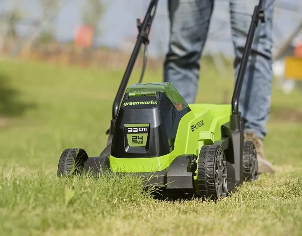 Аккумуляторная газонокосилка GreenWorks GD24LM33 (Green/Black)
