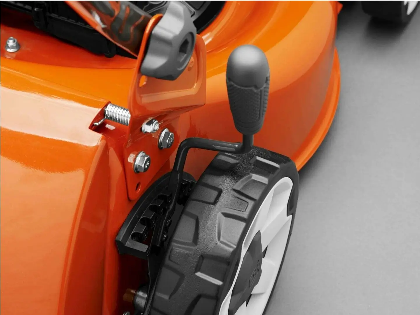 Masina de tuns iarba electrica Husqvarna LC141C