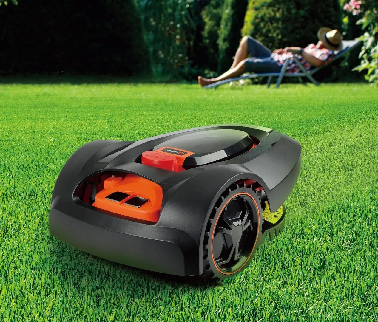 Masina de tuns iarba-robot Redback RM18APP