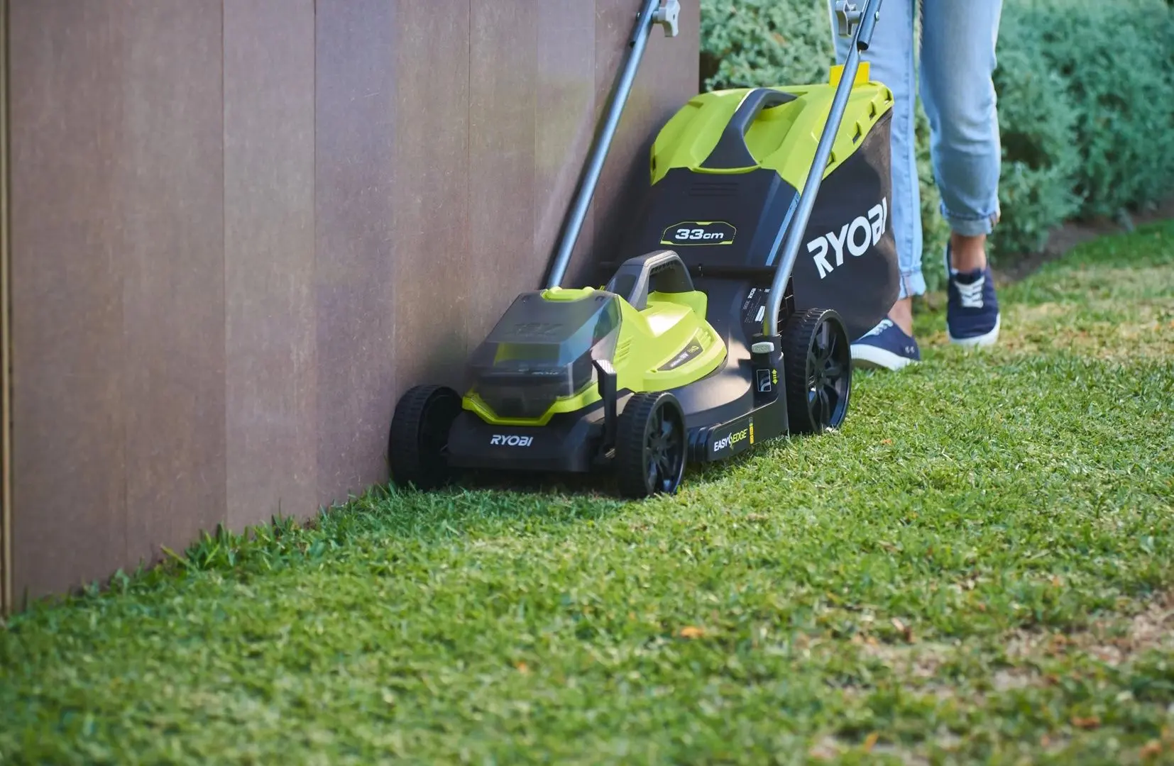 Masina de tuns iarba electrica Ryobi ONE+ RLM18X33B40 (Green/Black) - 7