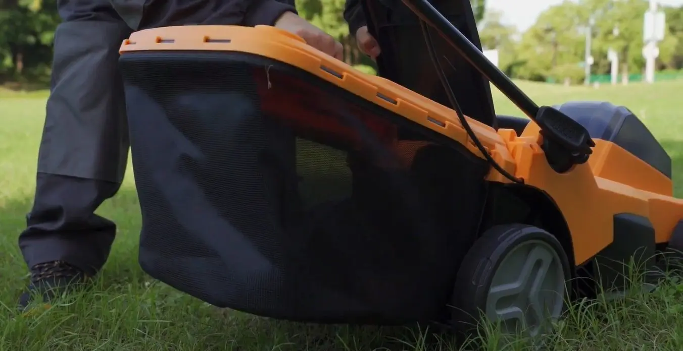 Masina de tuns iarba cu acumulator Tolsen 87384 Solo