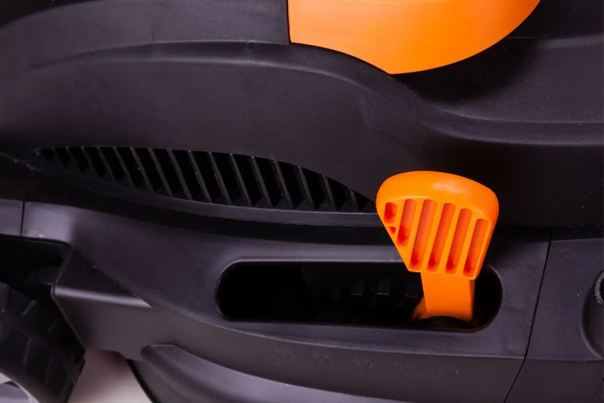 Электрическая газонокосилка Villager Villy 1400 P