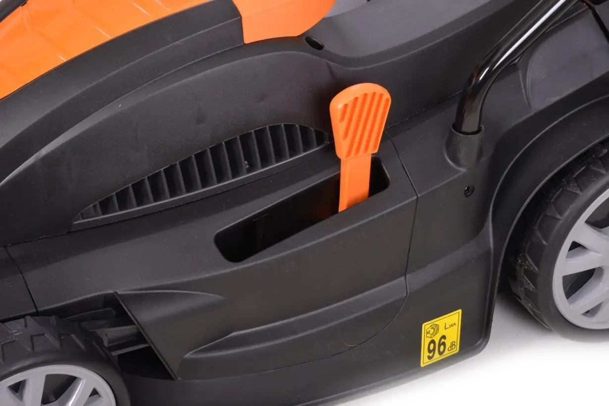 Электрическая газонокосилка Villager Villy 1600 P