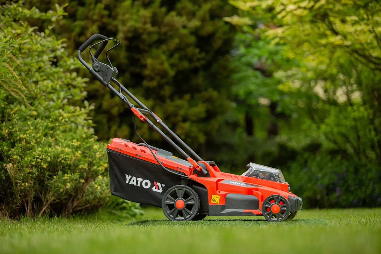 Masina de tuns iarba cu acumulator Yato YT-85224 (Red/Black)