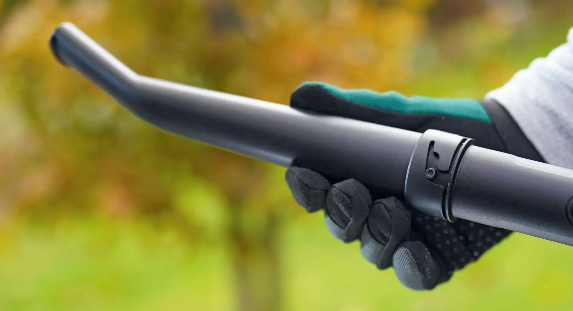 Аккумуляторная воздуходувка Bosch UniversalLeafBlower 18V-130 Solo - 5