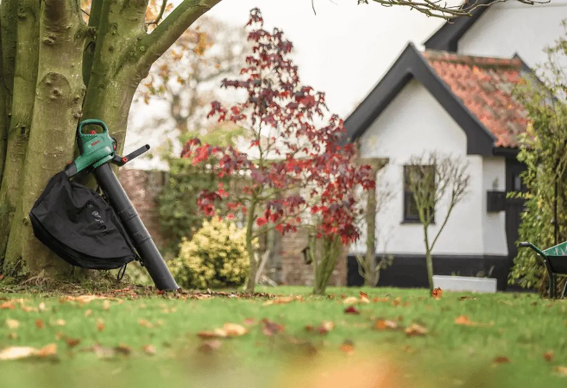 Suflanta-aspirator pentru gradina Bosch UGT 2300 WEE/EEU