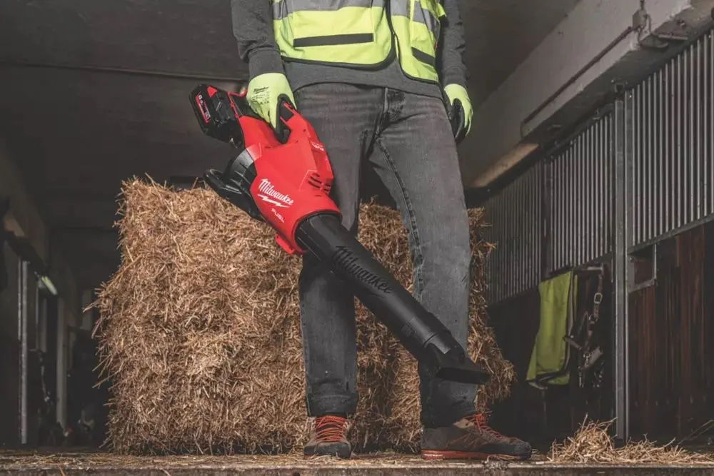 Аккумуляторная воздуходувка Milwaukee M18 FUEL F2BL-0 Solo