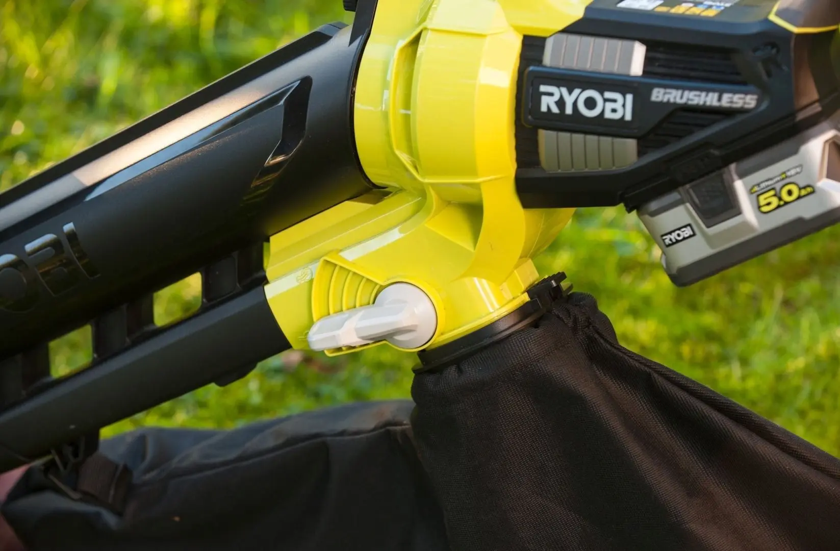 Аккумуляторная воздуходувка Ryobi One+ OBV18 Solo