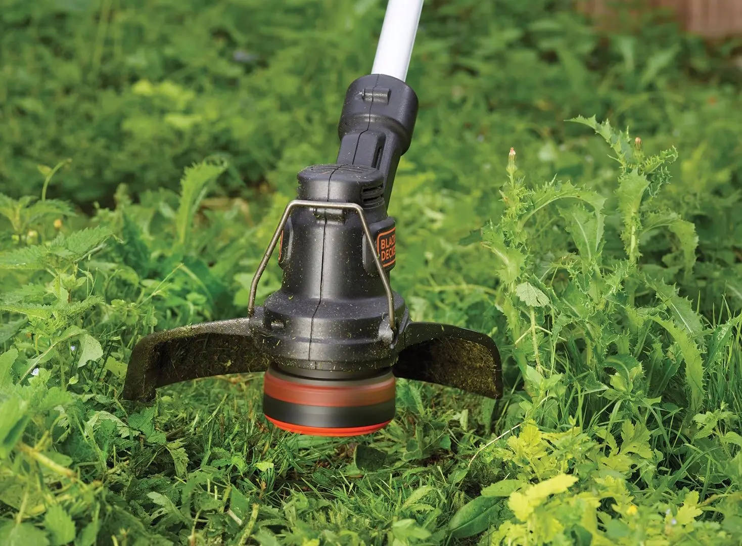 Trimmer cu acumulator Black&Decker ST182320