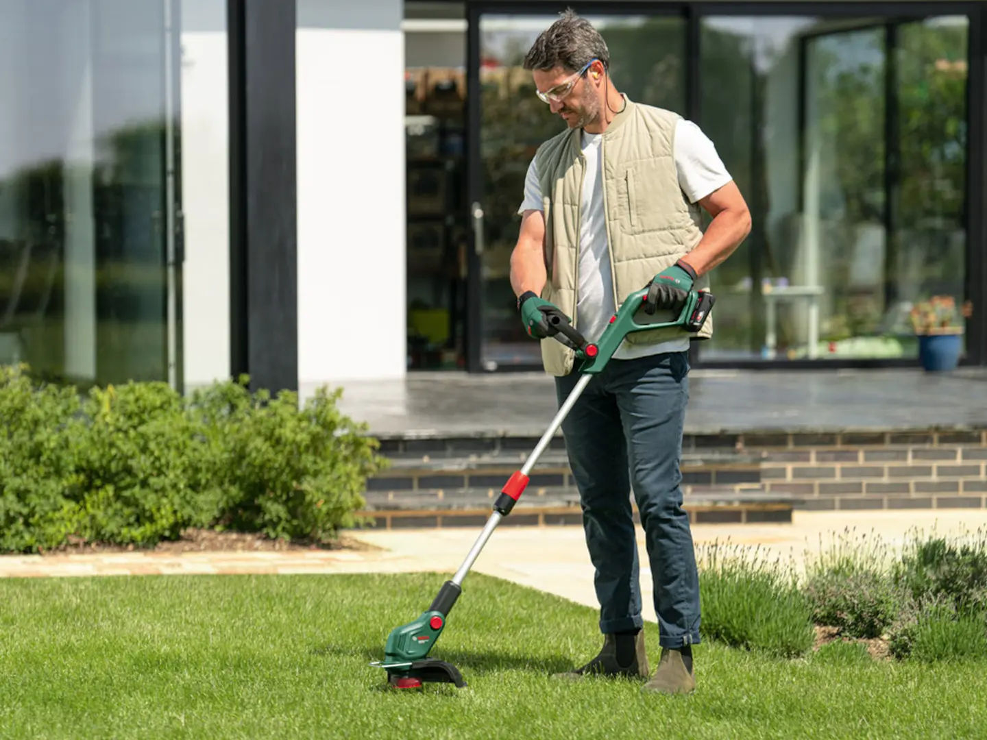 Trimmer cu acumulator Bosch Universal GrassCut 18V-23-450 (06008C1G01)