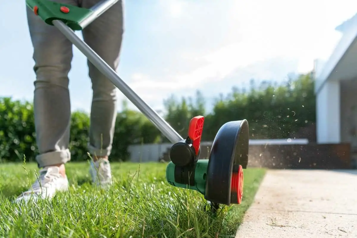 Триммер электрический Bosch UniversalGrassCut 18V-260 06008C1D05