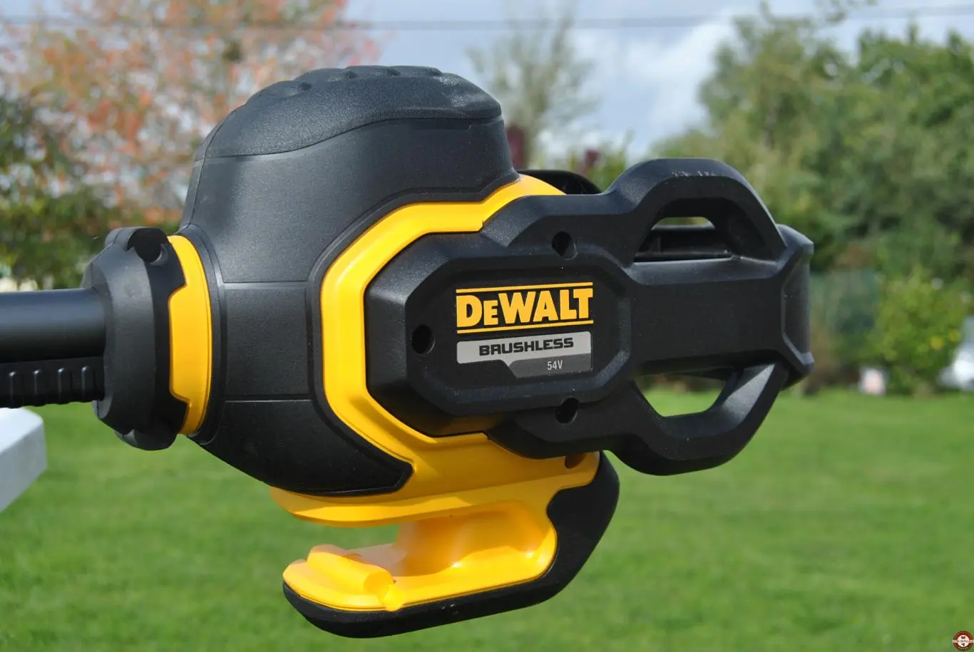Trimmer cu acumulator Dewalt DCM571N-XJ