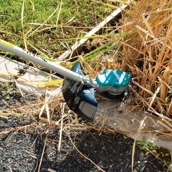 Trimmer cu acumulator Makita DUR368APT2 Thumb