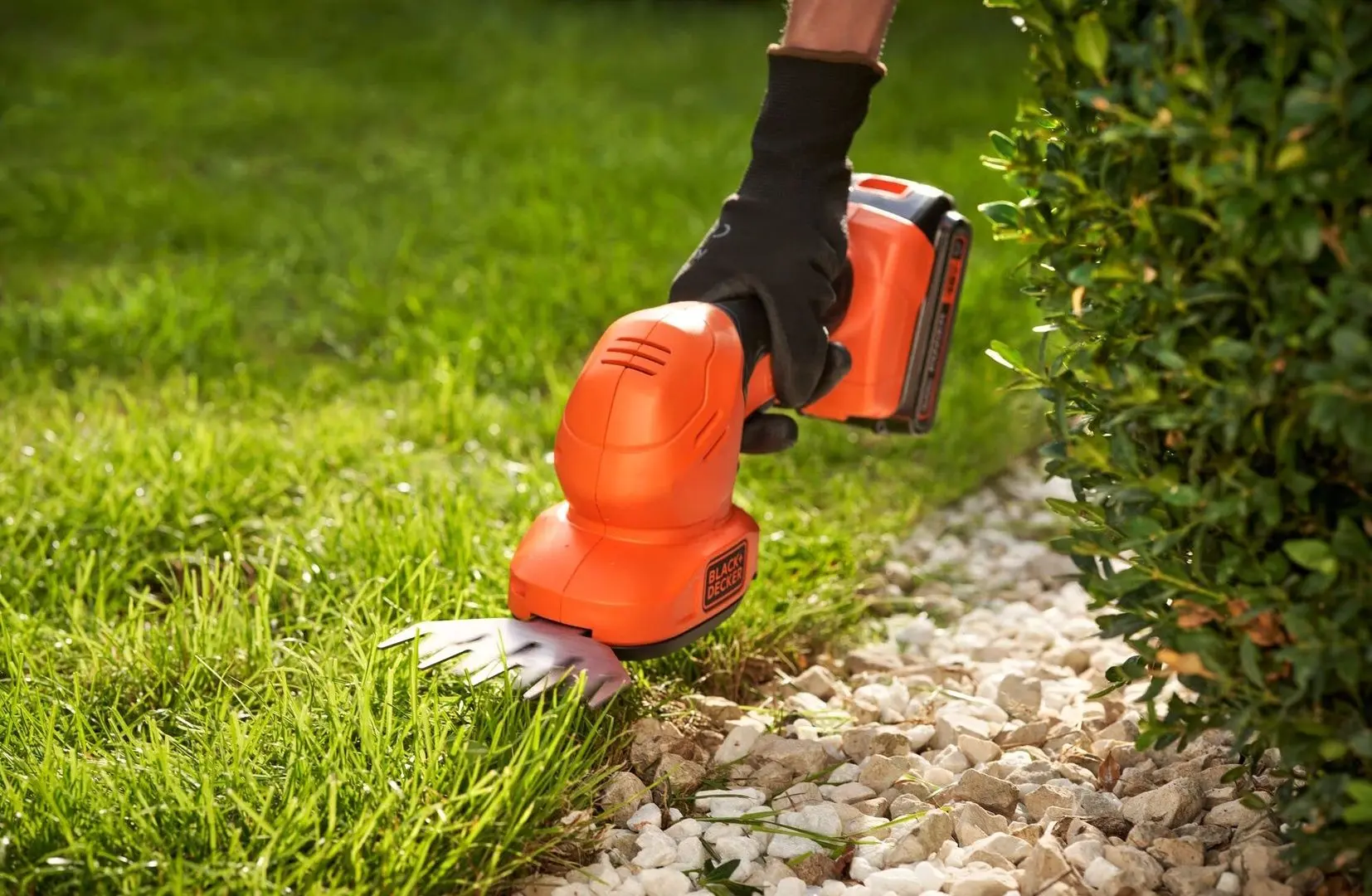 Foarfeca de tuns gard viu cu acumulator Black&Decker BCSS18D1-GB (Orange/Black)