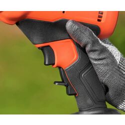 Аккумуляторный секатор Black&Decker BCPP18D1 Thumb