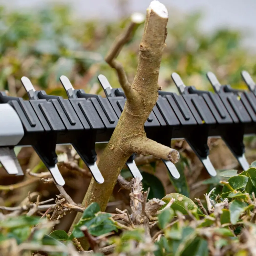 Аккумуляторный кусторез Bosch GHE 18V-60