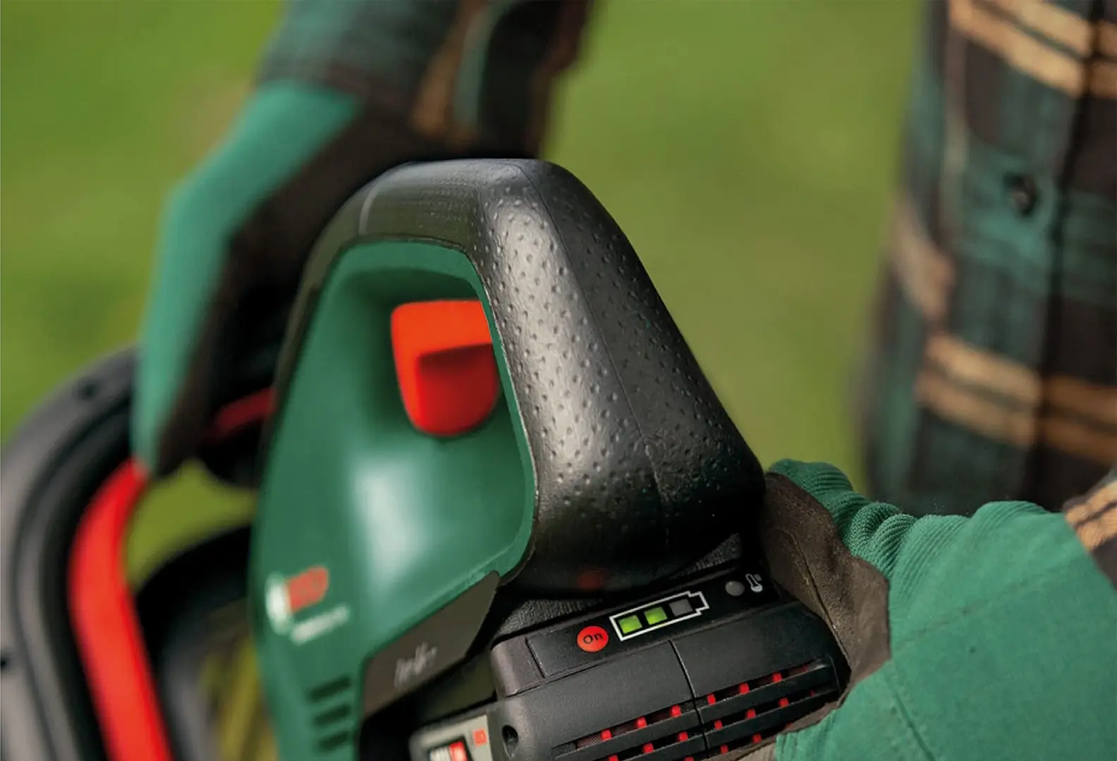 Кусторез аккумуляторный Bosch AdvancedHedgeCut 36V-65-28 (060084A300)