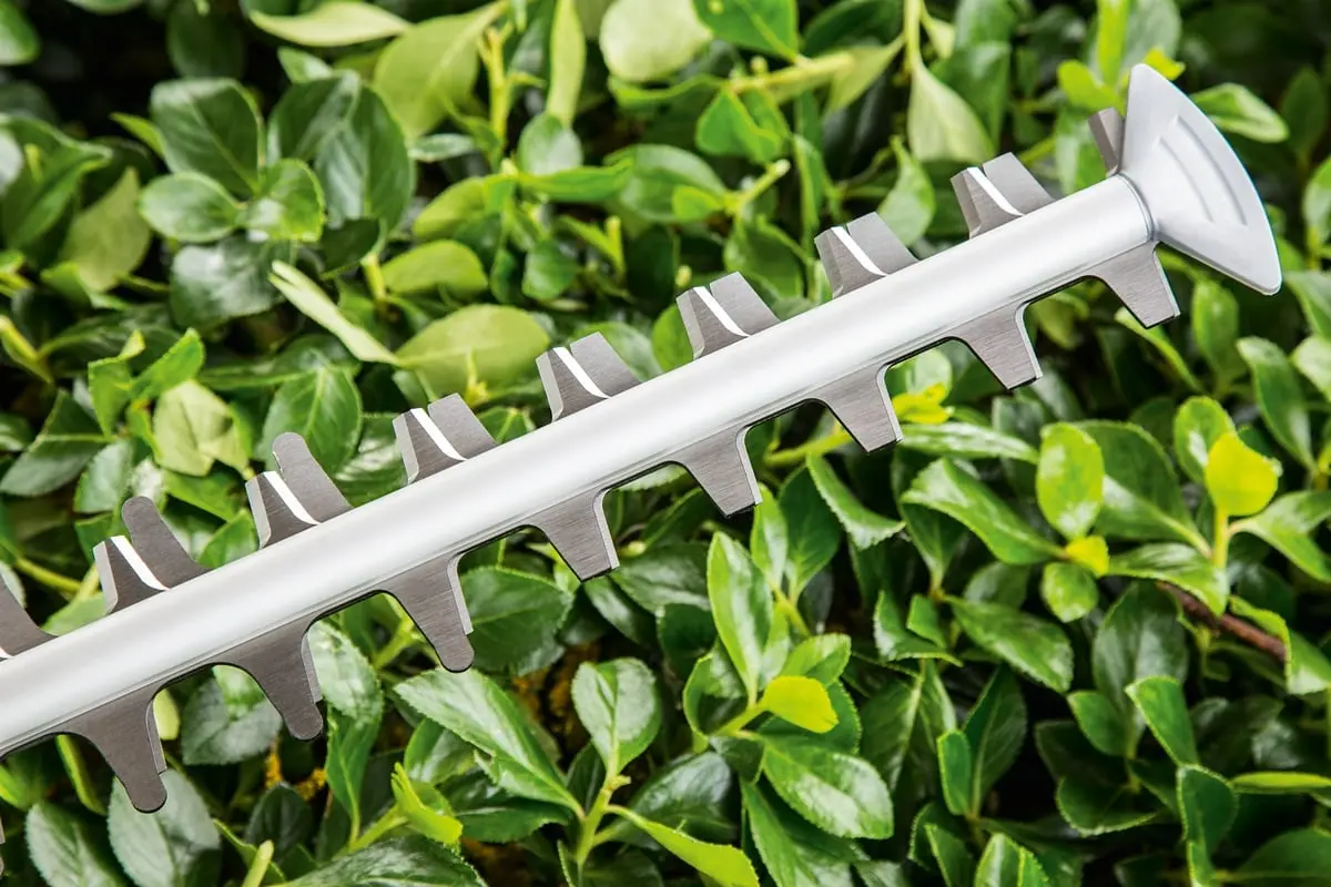 Кусторез электрический Bosch UniversalHedgeCut 60 06008C0700