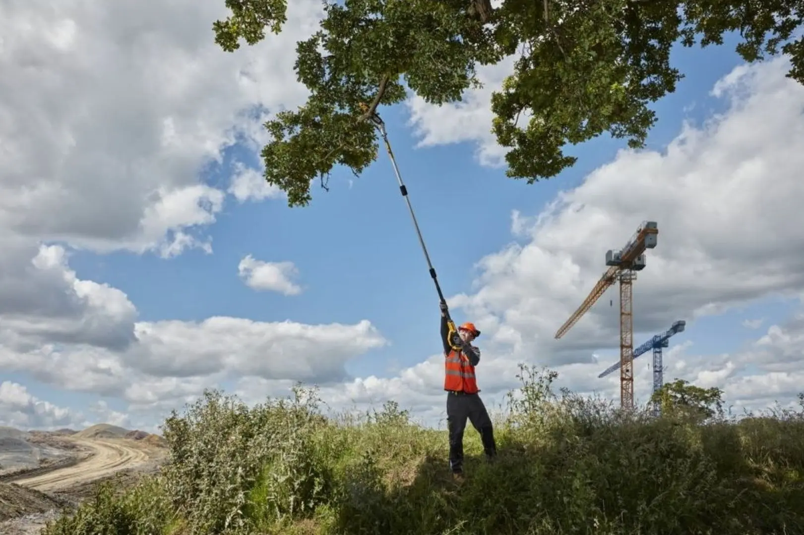 Аккумуляторный высоторез Dewalt DCMPS567N-XJ - 3