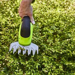 Foarfeca de iarba si arbusti cu acumulator GreenWorks G24SHT Solo Thumb