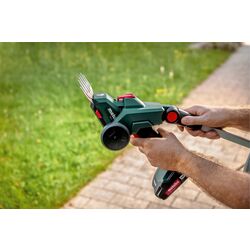 Аккумуляторные садовые ножницы-кусторез Metabo SGS 18 LTX Q Thumb