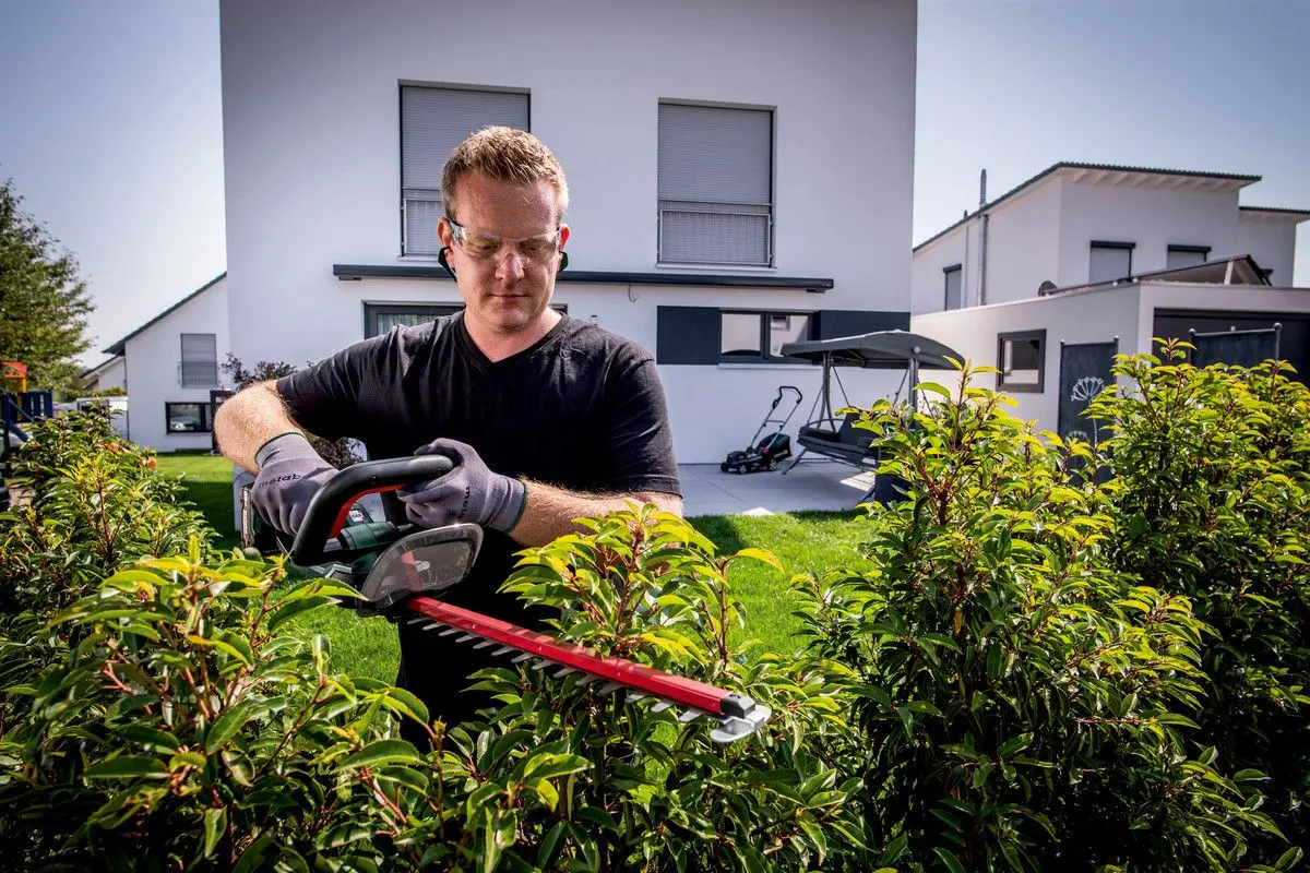 Аккумуляторный кусторез Metabo HS 18 LTX 55 Solo - 2
