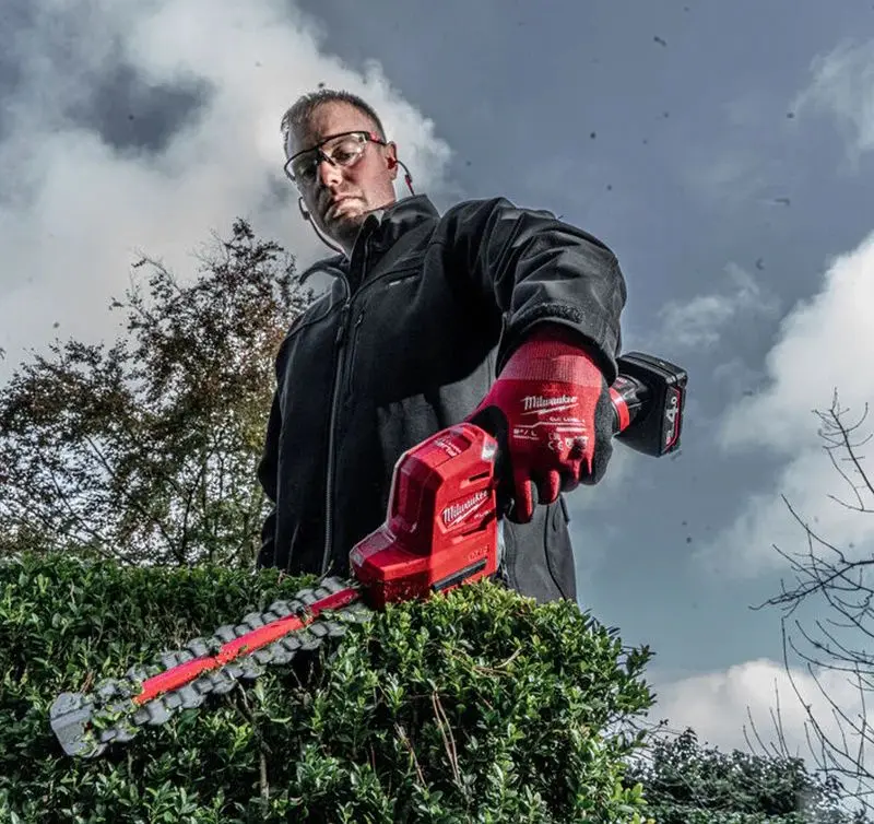 Аккумуляторный кусторез Milwaukee M12 Fuel FHT20-0 Solo