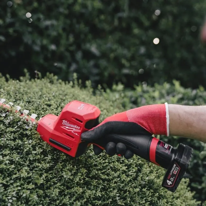 Аккумуляторный кусторез Milwaukee M12 Fuel FHT20-0 Solo