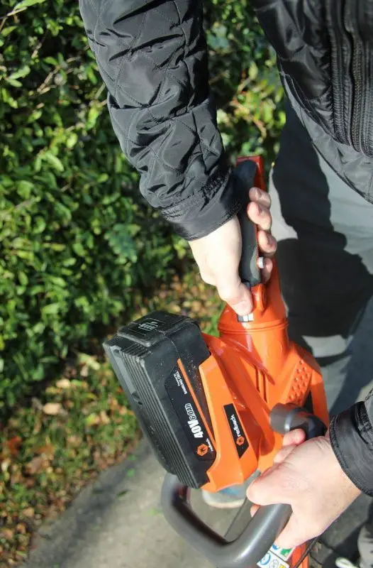 Аккумуляторный кусторез Redback E522D Solo