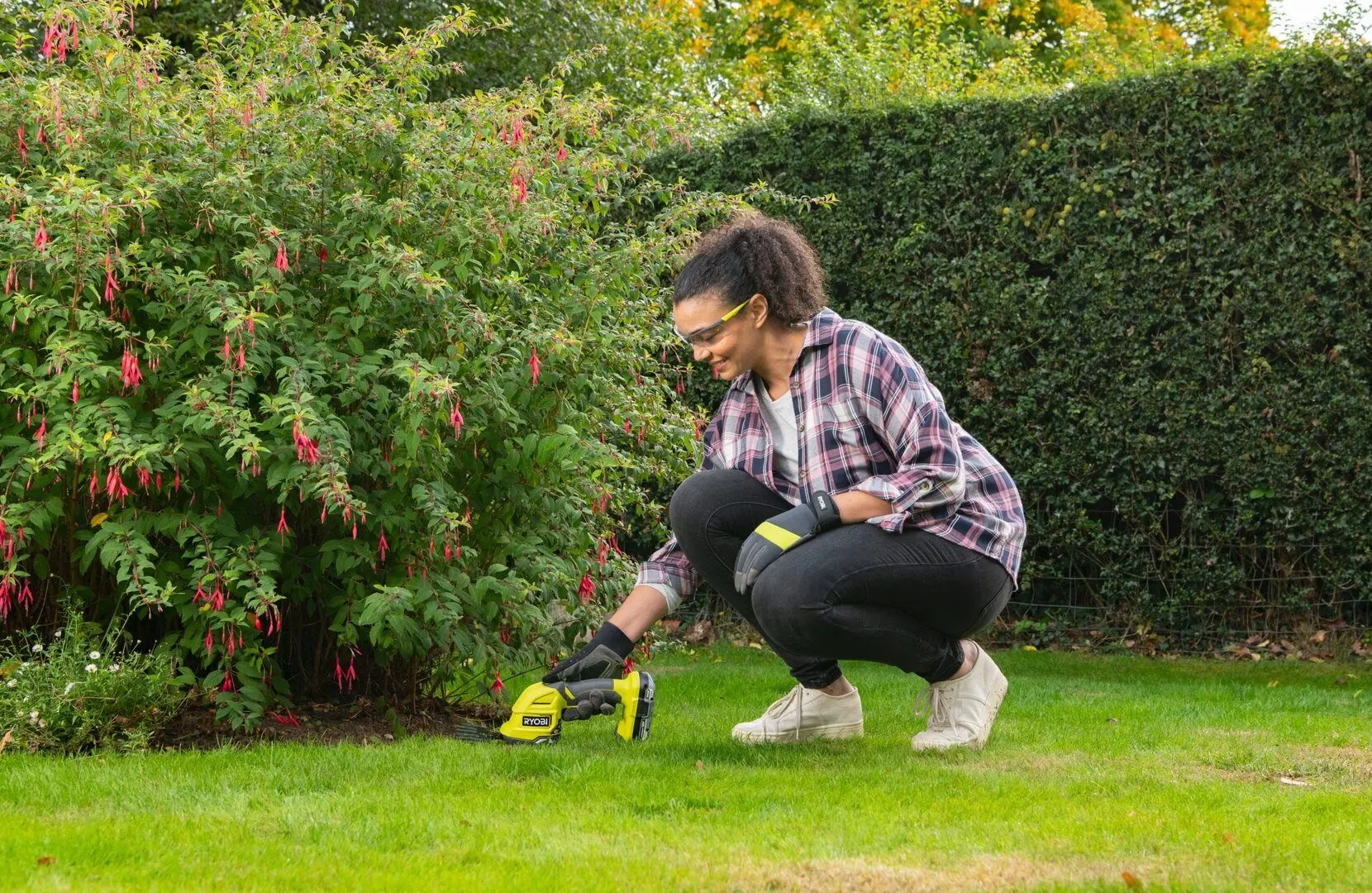 Foarfeca-fierestrau de gardina viu cu acumulator Ryobi RY18GSA-120T